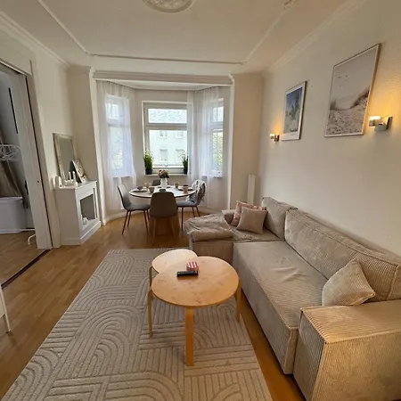 Bright, Centrally Located 3-room With A Balcony * Киль