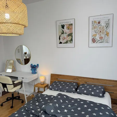 Apartment Bright, Centrally Located 3-room With A Balcony Kiel