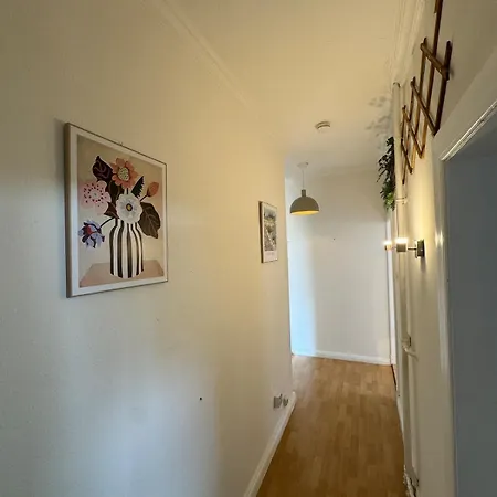 Bright, Centrally Located 3-room With A Balcony Kiel
