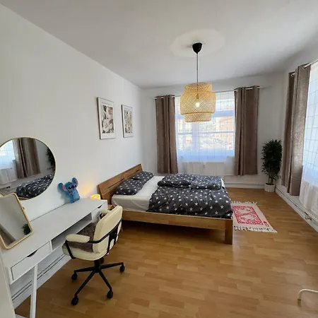 Апартаменты Bright, Centrally Located 3-room With A Balcony Киль